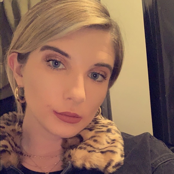 Meet your Posher, Gabrielle - Picture 2 of 2